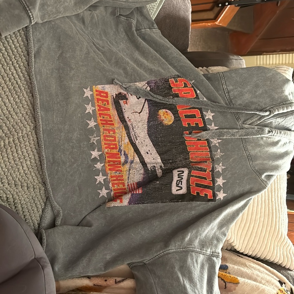 Cropped Sweatshirt - Picture 2 of 2